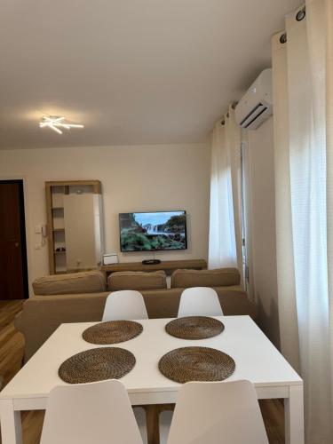 a living room with a white table and chairs at Iris home in Favaro Veneto