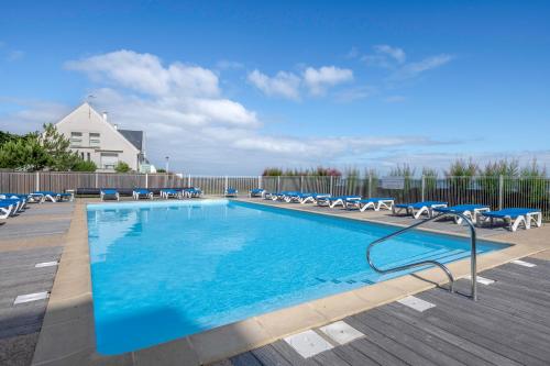Piscine de l'établissement Duplex avec balcon, piscine et accès plage pour 4 ou située à proximité