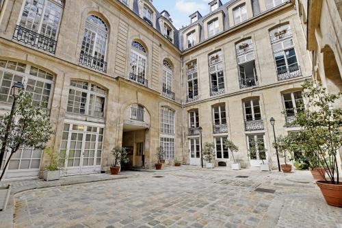 Pick A Flat's Apartements with services in Louvre - Rue des Halles
