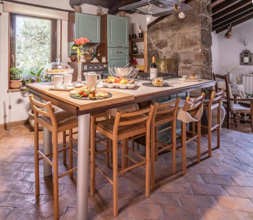 a kitchen with a large wooden table and chairs at Casa Ferrone in Orvieto
