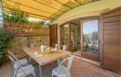 A balcony or terrace at Cozy Apartment In Avigliano Umbro