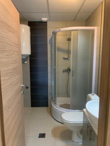 Et badeværelse på Beach Apartment