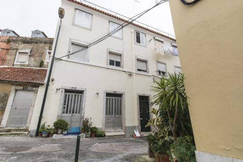 Bright Duplex with Private Terrace in Alcântara