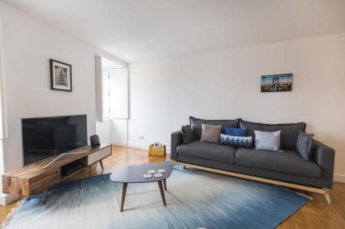 Bright Duplex with Private Terrace in Alcântara