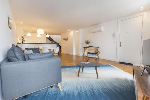 Bright Duplex with Private Terrace in Alcântara