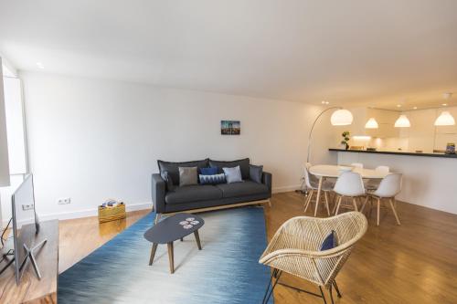Bright Duplex with Private Terrace in Alcântara