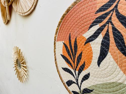 a rug with an orange and black pattern on a wall at Les Remparts, 5min du ZooParc in Saint-Aignan