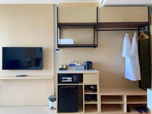TV a/nebo společenská místnost v ubytování Cam Ranh Sea View apeartment Nha Trang
