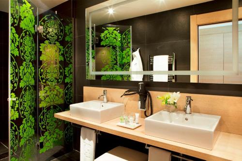 Un baño de NH Madrid Principe de Vergara