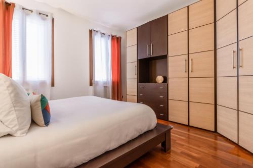 Una cama o camas en una habitación de OPALE Apartment with terrace