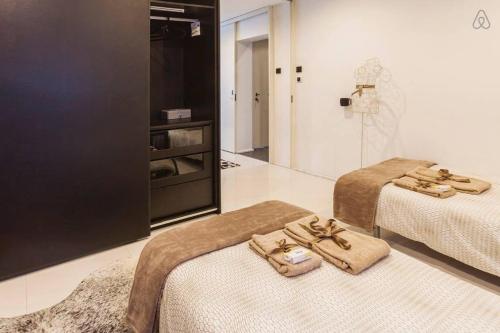 Foto dalla galleria di Central luxury room with private wc a Porto
