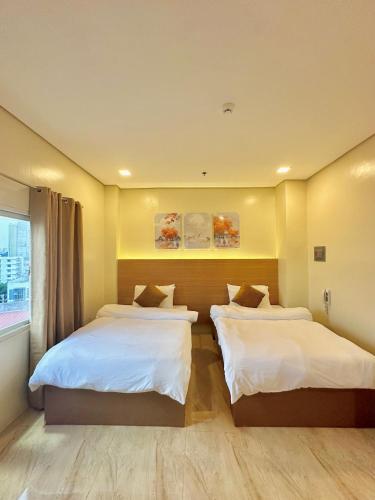 Ένα ή περισσότερα κρεβάτια σε δωμάτιο στο THE VELVET SUITES AND HOTEL