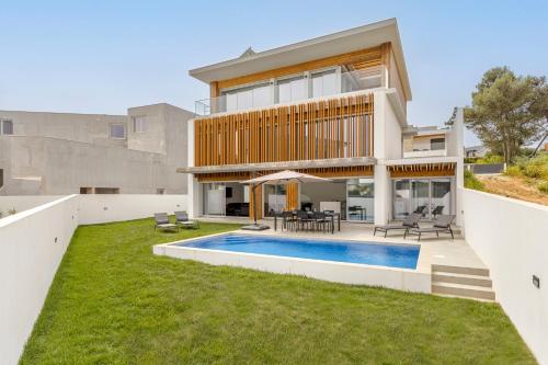 Lilac Cascais Villa with Swimming Pool