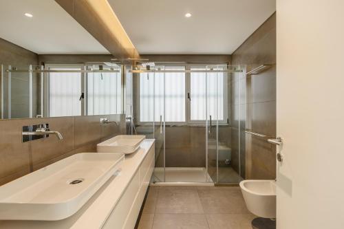 Lilac Cascais Villa with Swimming Pool