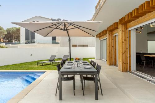 Lilac Cascais Villa with Swimming Pool