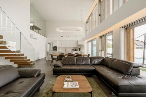 Lilac Cascais Villa with Swimming Pool