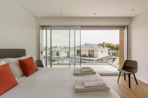 Lilac Cascais Villa with Swimming Pool