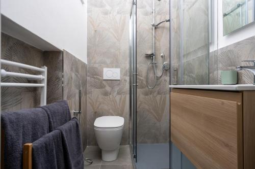 Bagno di Elegante appartamento piano terra a 200 mt dal mare