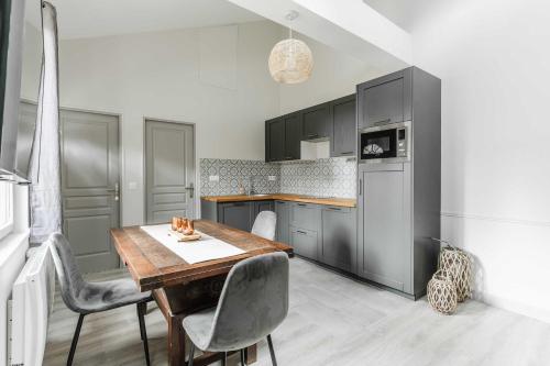 Townhouse with garden 100m from Place Morny