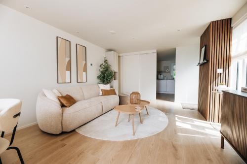 a living room with a couch and a table at Vakantiehuis Yesmi in Bruinisse