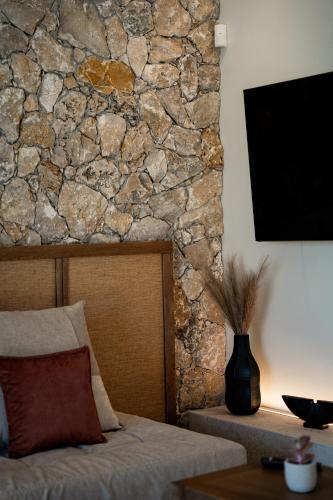 TV a/nebo společenská místnost v ubytování Lakka Suites