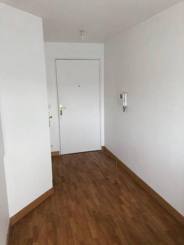 Studio meublé à louer 100 m de métro ligne 7