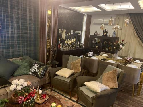 شقه مفروشه بالقاهره الجديده