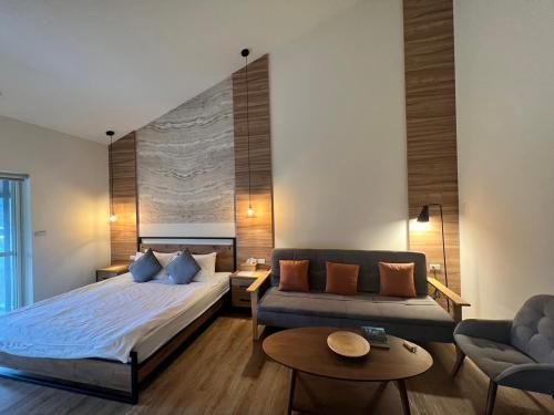 a bedroom with a bed and a couch at Kilar Mountain Villa in Zeren