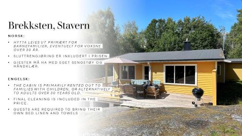 a yellow tiny house with the words breakfasthaven shaver at Brekkesten by Norgesbooking - cabin in Stavern in Stavern