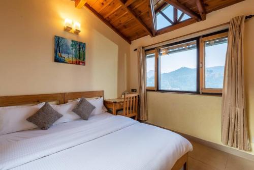 une chambre avec un lit et une grande fenêtre dans l'établissement Pet-Friendly mountain view 2 bedroom cottage C1, à Mukteswar