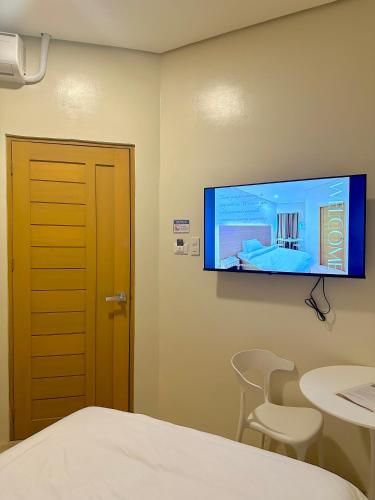 Μια τηλεόραση ή/και κέντρο ψυχαγωγίας στο THE VELVET SUITES AND HOTEL