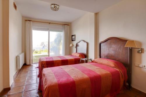 Ένα ή περισσότερα κρεβάτια σε δωμάτιο στο Casa tradicional con bonito jardín