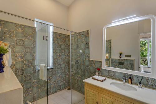 Villa Jaanzu - 3BHK with Private Pool in Saligaoにあるバスルーム