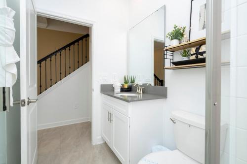 Φωτογραφία από το άλμπουμ του Pro Decor Disney Resort Style Free Waterpark 4467 σε Kissimmee