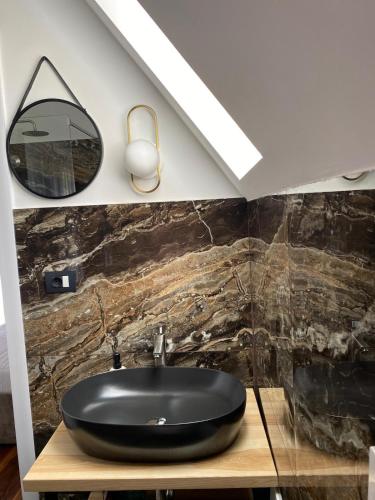 a bathroom with a black sink and a mirror at Cabana Carpatina in Borşa