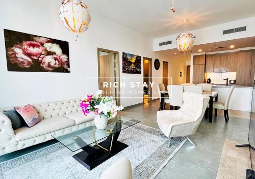 Luxurious 2BR-Stella Maris Dubai Marina by Rich Stay 3207