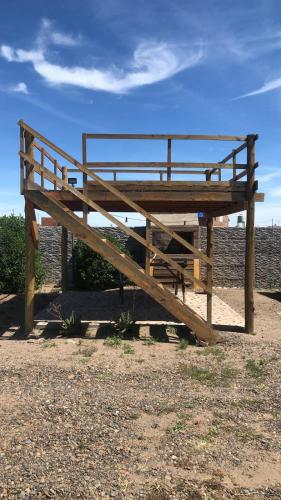 a wooden bench sitting on the side of a beach at Cabañas Hakuna Matata in San Blás