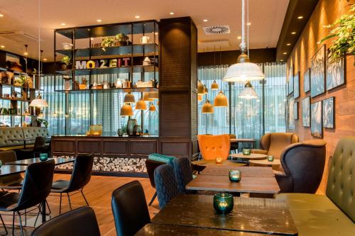 Posezení v ubytování Motel One Salzburg-Süd