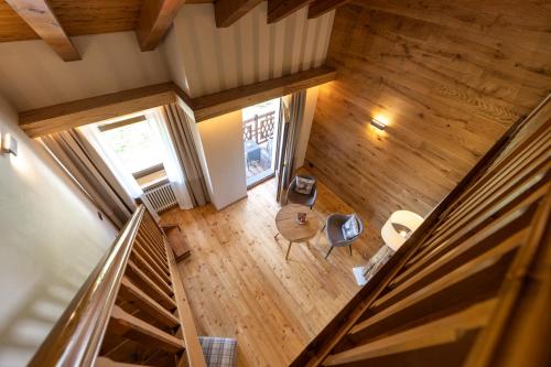 an overhead view of a living room with a wooden floor at Hotel Relais Des Glaciers - Adults Only in Champoluc