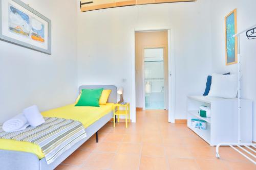 GuestHost - Solaria House Foria