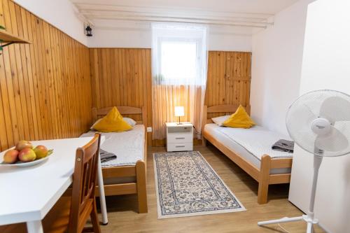 Postel nebo postele na pokoji v ubytování Emona Guesthouse Ljubljana