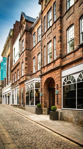 an empty street in front of a brick building at Motel One Newcastle in Newcastle upon Tyne