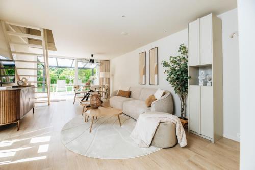 a living room with a couch and a table at Vakantiehuis Yesmi in Bruinisse