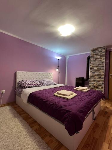 Una cama o camas en una habitación de Apartments IN