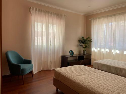 Giường trong phòng chung tại Caparica Villa - Sclusive Stay