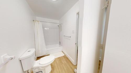 Koupelna v ubytování Pb 824 Furnished 2br Pool Gym Parking Pb
