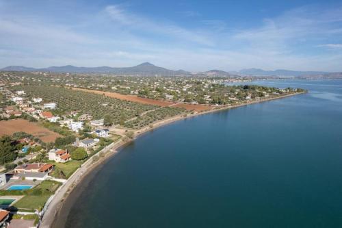 an island in the middle of a large body of water at Villa Christina in Evia in Paralía Avlídhos