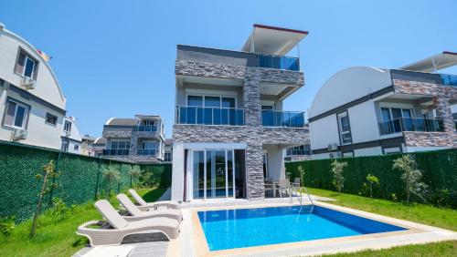 Kolam renang di atau dekat dengan Prestıge Villa