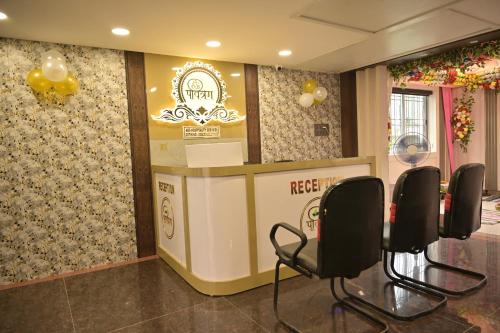 Zona de estar de Pavitram Hotel & Banquet