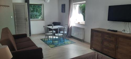 Fotografia z galérie ubytovania Nowy apartament z patio v destinácii Lubiatowo